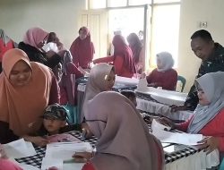 Wujudkan Balita Sehat, Babinsa Koramil 0810/03 Loceret Dampingi Pelaksanaan Posyandu Balita di Desa Binaan