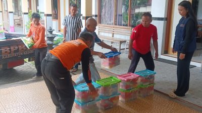 BPBD Kabupaten Kediri Salurkan Bantuan Sembako untuk 49 Warga Dusun Dlopo Terdampak Banjir