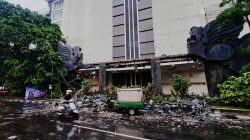 Cuaca Ekstrem di Lamongan, Gapura Kompleks Pemkab Roboh Diterjang Angin Kencang