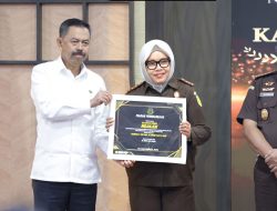 Sabet Juara 1 Kompetisi BerAKHLAK 2025, Kejari Nganjuk Raih Penghargaan Bergengsi dari Kejaksaan RI