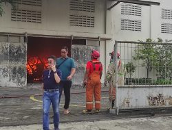 BPBD Jombang Kerahkan Seluruh Armada Tangani Kebakaran dan Lindungi Permukiman