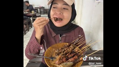 Ada Sate Gajah Nganjuk! Sensasi Sate Ayam Jumbo yang Bikin Kalap!