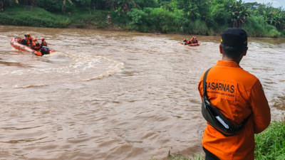 Hari Ke Dua Pencarian Pelajar Hanyut di Sungai Widas Gondang Nganjuk Tim SAR Menyisir Hingga Jembatan Lengkong