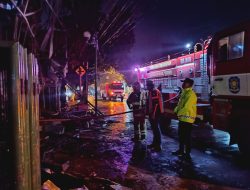 Toko Material di Pare Dilalap Api, Kerugian Ditaksir Miliaran Rupiah