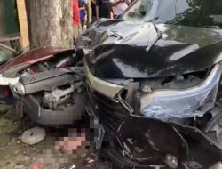 Diduga Sopir Mengantuk, Avanza Hantam 6 Motor di Jombang Satu Orang Tewas di Lokasi
