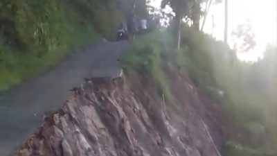 Longsor Putus Jalan Utama Desa Rejosari, Aktivitas Warga dan Siswa Terdampak