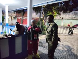 Satpol PP Kediri Tertibkan Pengamen Badut Gembrot yang Resahkan Pengguna Jalan