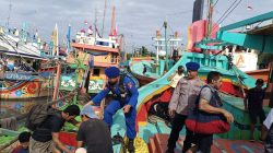 Kapal Nelayan Terbalik di Perairan Paciran Akibat Cuaca Ekstrem, Seluruh ABK Selamat