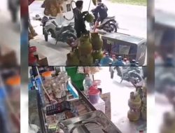 Pura-pura Beli, Dua Pemuda Di Jombang Terekam Cctv Gasak Tabung Gas Elpiji