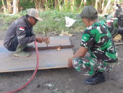 Semangat Bagai Baja, Babinsa Bagor Wetan Sukomoro dan Warga Kebut Pembangunan Jembatan Perintis Garuda