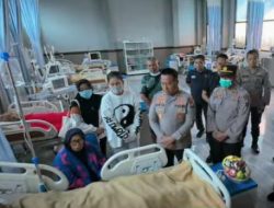 Kapolres Batu Jenguk Anggota Korban Kecelakaan Truk Rem Blong di Kota Batu, Beri Dukungan Moril