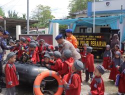 Belajar Cinta Laut Sejak Dini, Ratusan Siswa TK Datangi Satpolairud Polres Lamongan