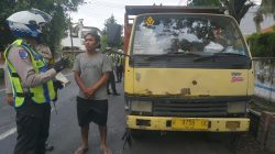 Parkir Sembaragan,Satlantas Polres Jombang Sanksi Sopir Truk Hafalkan Pancasila
