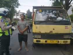 Parkir Sembaragan,Satlantas Polres Jombang Sanksi Sopir Truk Hafalkan Pancasila