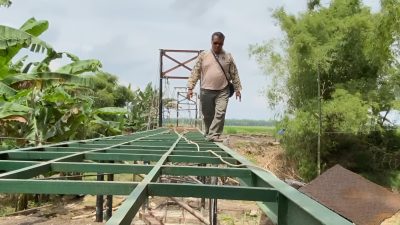 Pendampingan Pembangunan Jembatan Perintis Garuda Oleh Babinsa Bagor Wetan Dorong Konektivitas dan Kesejahteraan Masyarakat