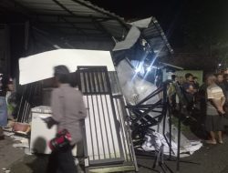 Pengemudi Mabuk, Pikap Labrak Rumah Warga Senggoar, Gondang 