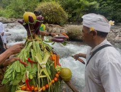 Ritual Sakral Melasti Umat Hindu Jelang Nyepi di Lereng Gunung Anjasmoro Jombang