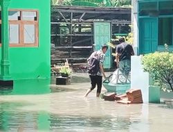 Drainase Tersumbat Pembangunan, SDN 1 Sukomoro Terendam Banjir Parah