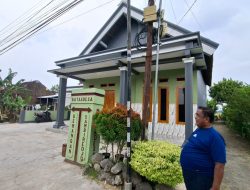 Viral, Rumah Berdiri di Tanah Pembatas Dua Desa, Pemilik Malah Cat Tugu Sama Warna Rumah