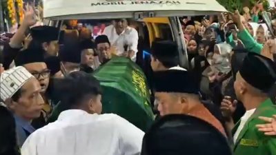 Ribuan Peziarah Padati Ponpes Denanyar Jombang untuk Mengantar Ketua KPAI ke Peristirahatan Terakhir