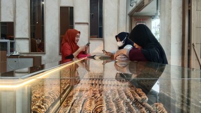 Dampak Perang, Harga Emas di Nganjuk Melonjak, Ronny Chen: “Ikut Kenaikan Minyak Global, Bukan Dolar”