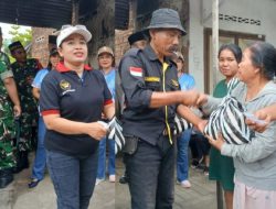 Ramadan Berkah : Sinergi Koramil dan Ormas Sangprabu Bagi Ratusan Takjil dan Sembako di Simpang Jotos Baron