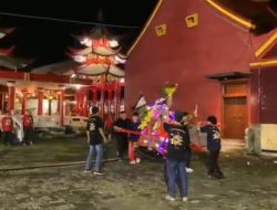 Goyang Tandu Sakral Ramaikan Cap Go Meh 2026, Klenteng Tertua di Jombang Bagi Takjil dan Sajikan Ribuan Porsi Lontong