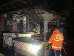 Gegara Anak-anak Bermain Petasan, Kios di Pasar Warujayeng Ludes Terbakar