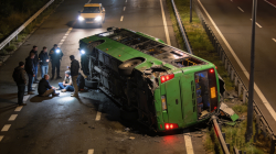 Bus Restu Terguling di Tol Jombang, 1 Tewas dan 11 Luka Berat