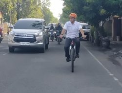 Gowes ke Kantor, Kadisdik Nganjuk Buktikan Hemat Energi dan Sehat Bisa Jadi Gaya Hidup
